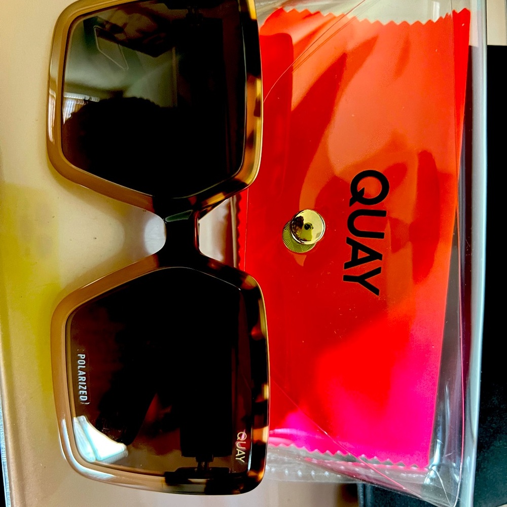 QUAY ALMOST READY SUNGLASSES